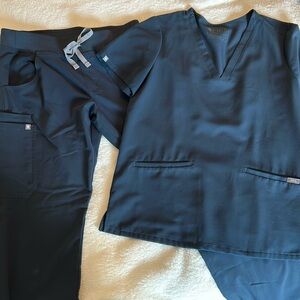 Figs medium Cade pants, medium Cazma top -dark harbor, excellent use condition.